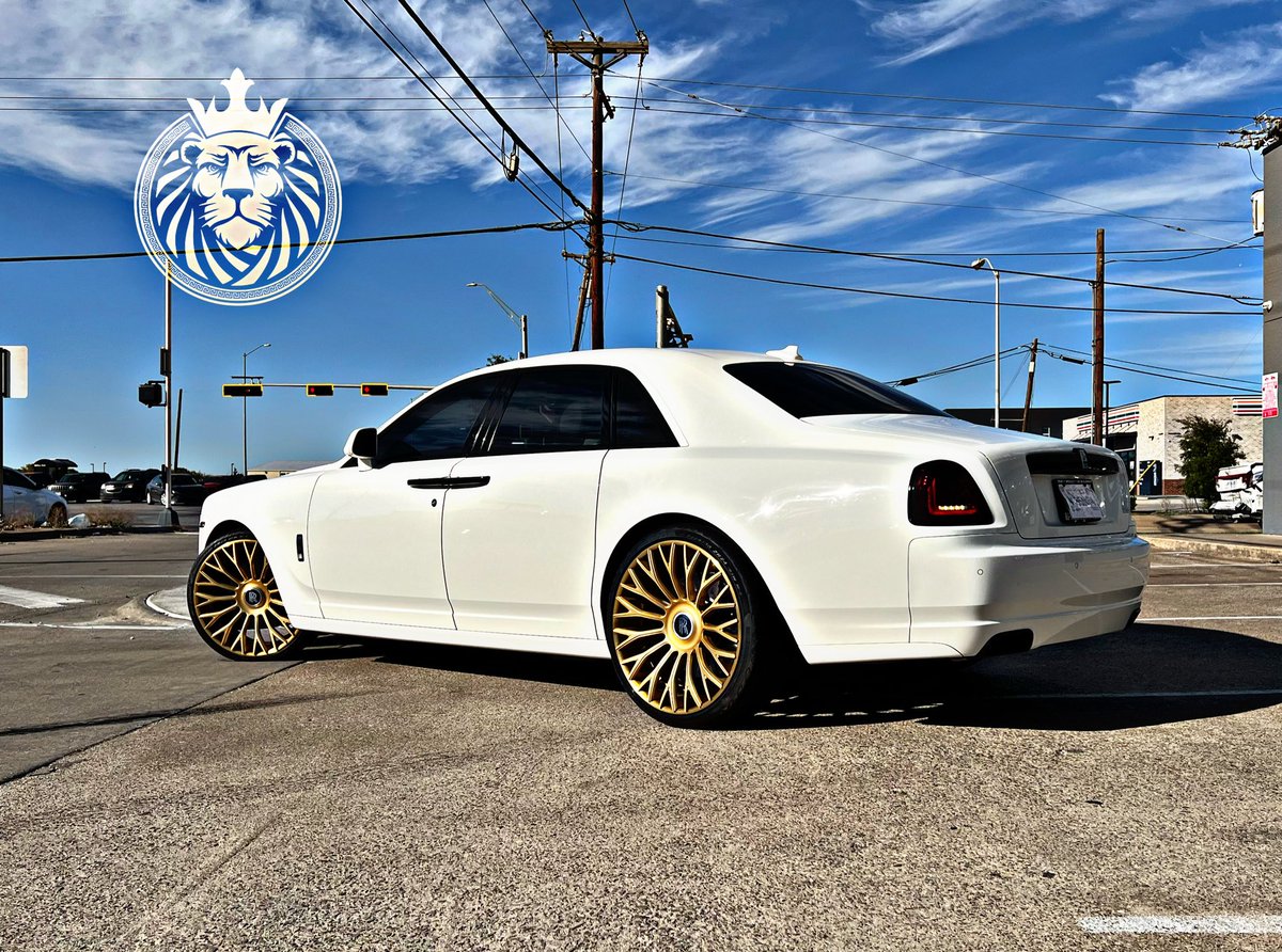 kingwtire6's tweet photo. 2015 Rolls Royce Wraith on all gold Forgiato NB6-ECL, and wrapped up in 275/30R24 Versatyre CRX4000!! #KingsWheels2 #SuspensionSpecialists #RollsRoyce #Wraith #Forgiato #NB6ECL #Versatyre #Texas #Dallas #GreedyGrove #Buckner https://t.co/bhEJfkOXQS