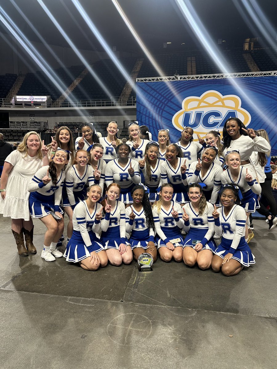 RockvaleHSCheer's tweet image. Rockvale ROCKED the Space Center Regional in Huntsville today! 🤘🏼

RVHS FB: 2nd place &amp;amp; a bid to nationals

RMS Comp: 1st place &amp;amp; a bid to nationals

RVHS BBall: 1st place &amp;amp; a bid to nationals

#RocketsUP and #GORavens 
🚀⬆️🤘🏼🐦‍⬛

@RockvaleHigh_TN @RockvaleHS_Ath @RMSRavens