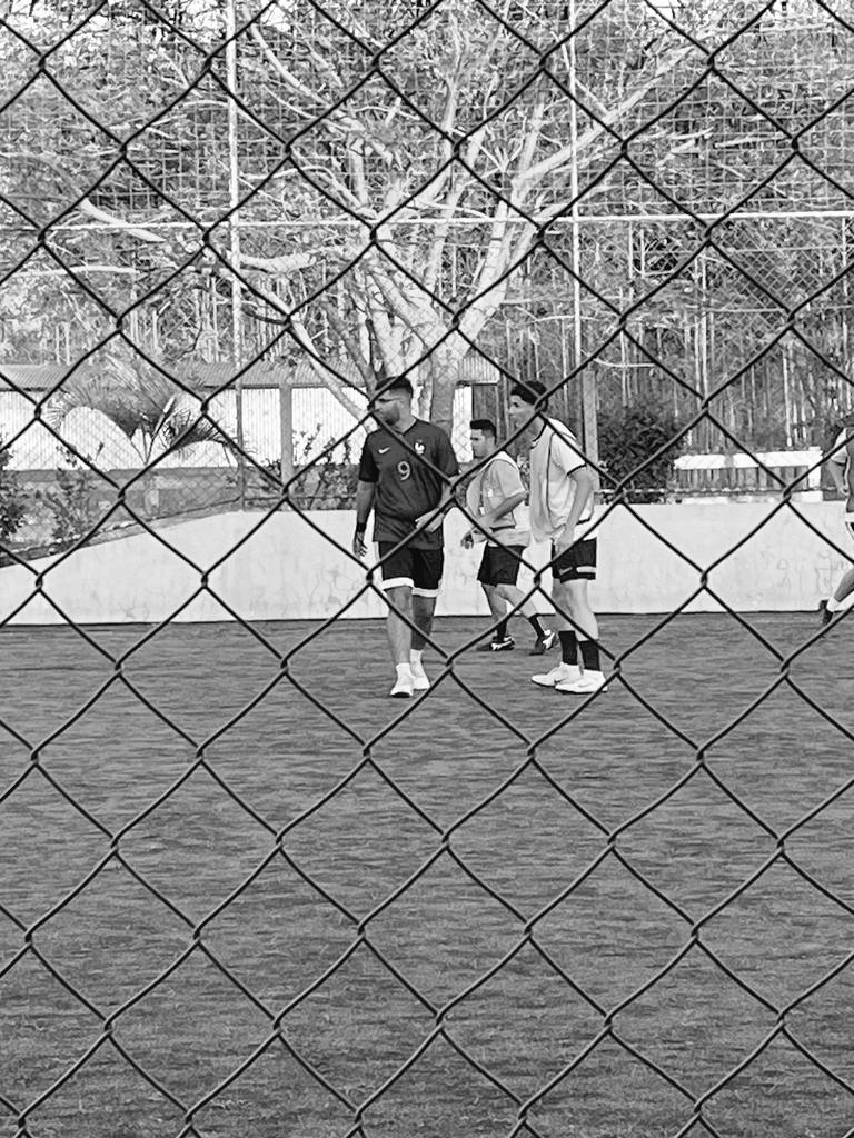 Gaiudos_FC's tweet photo. Treino de hoje!🥅
Foi tão bom que acabou mais cedo.
#RipLucas #EnzoJogamuito #AquiéGaiúdos🐂 https://t.co/Vbd37w9E7G