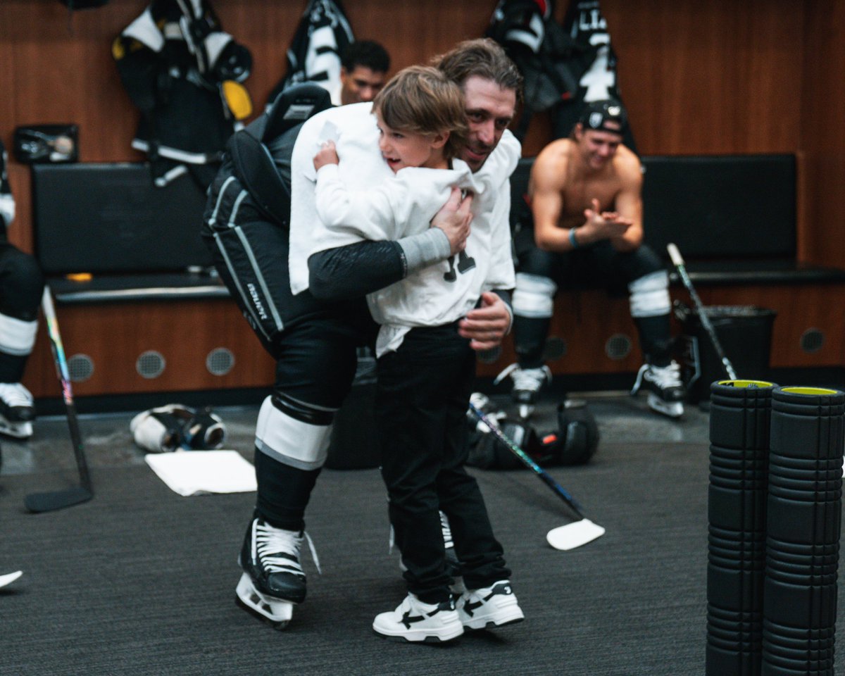 LAKings tweet picture