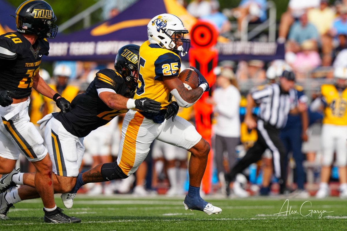 ETBU_Football's tweet photo. BIG TEAM WIN TODAY IN SEGUIN!!!

#TexasTigers #ETBU https://t.co/5HWjGePzQc