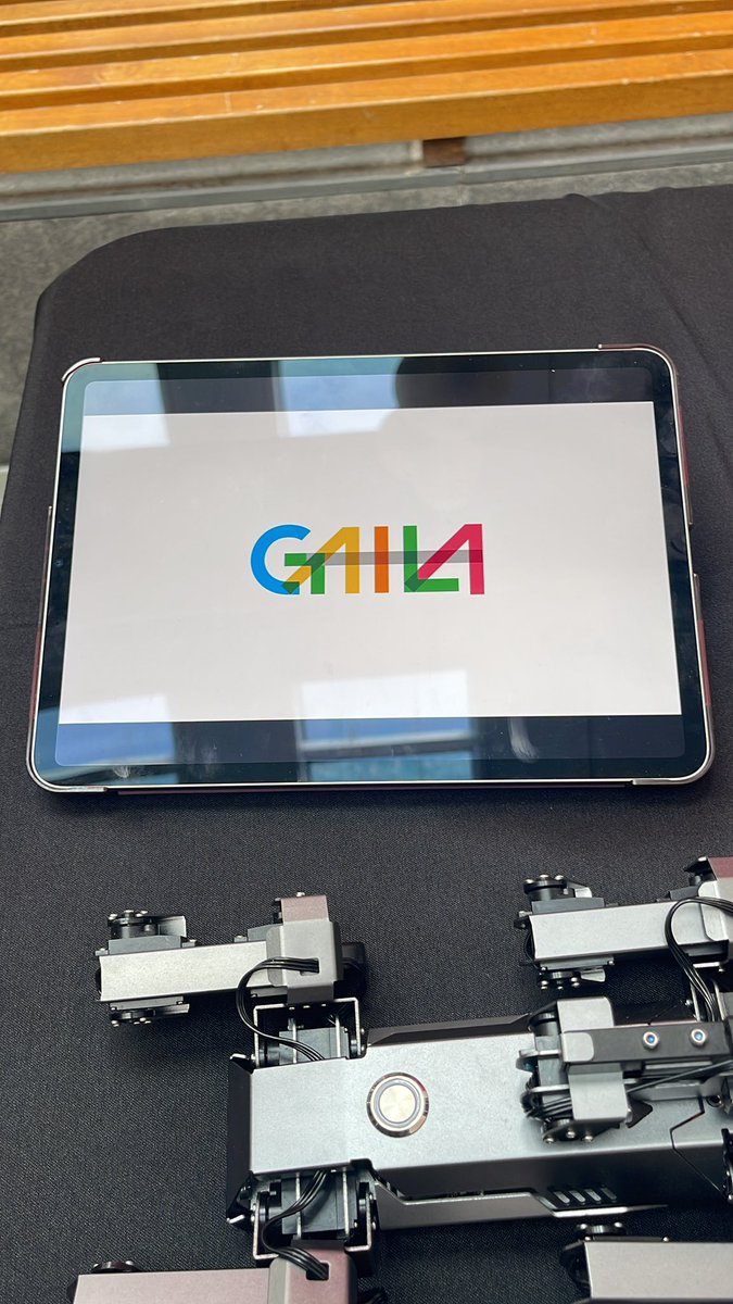 silkjay's tweet image. Absolutely loving these Robo dogs #ACAMISTech playground.