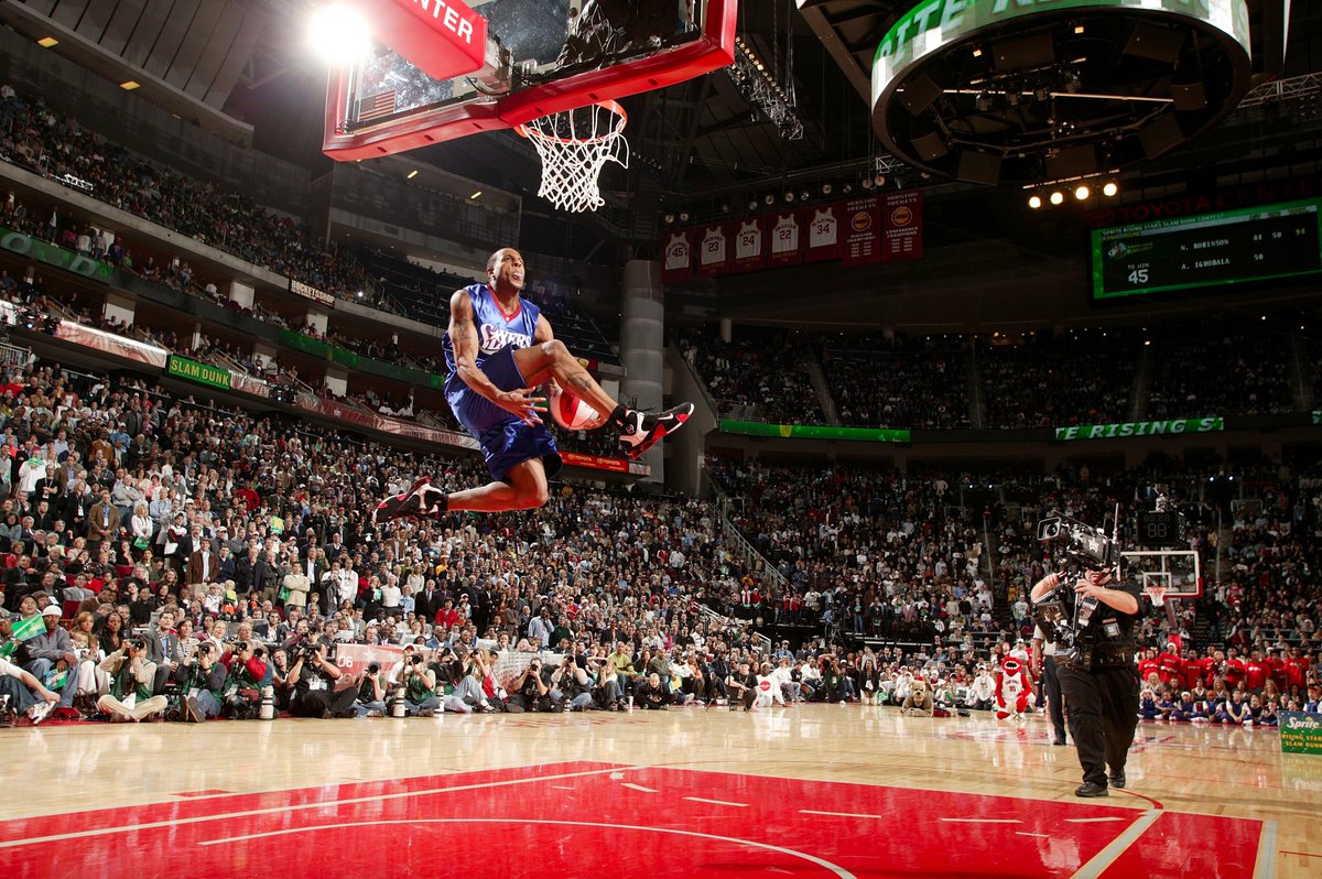 Iggy was robbed in this dunk contest