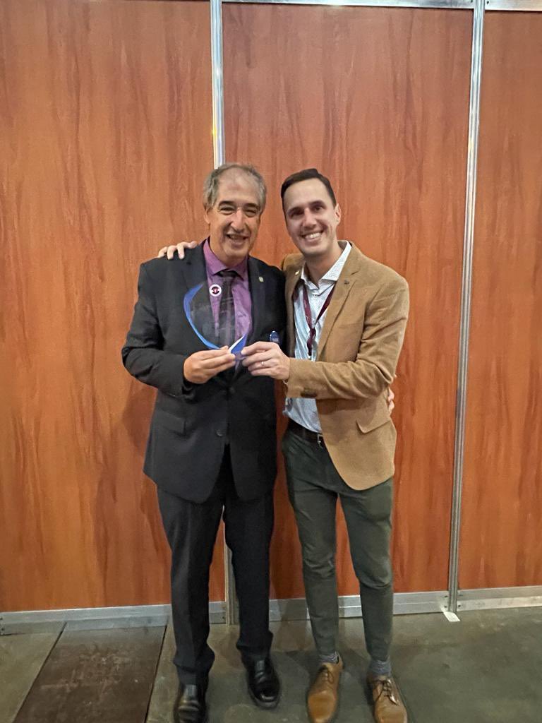 Hoy @adribaran recibió en #SAC23CARDIOSUR un reconocimiento a su trayectoria! Y cómo dijo Sergio Barata, su mayor logro no ha sido su TREMENDO desarrollo Profesional, sino por sobre todo haber sido el MENTOR de cientos de jóvenes!! GRACIAS por permitirme llamarte MAESTRO!! 👏🏻👏🏻👏🏻