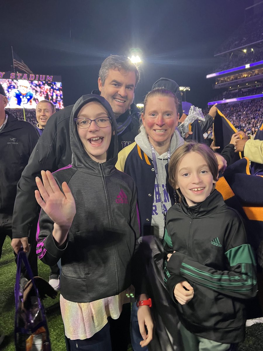 slottele's tweet photo. #purplereign #GoDawgs! https://t.co/ye4ISBX0NN