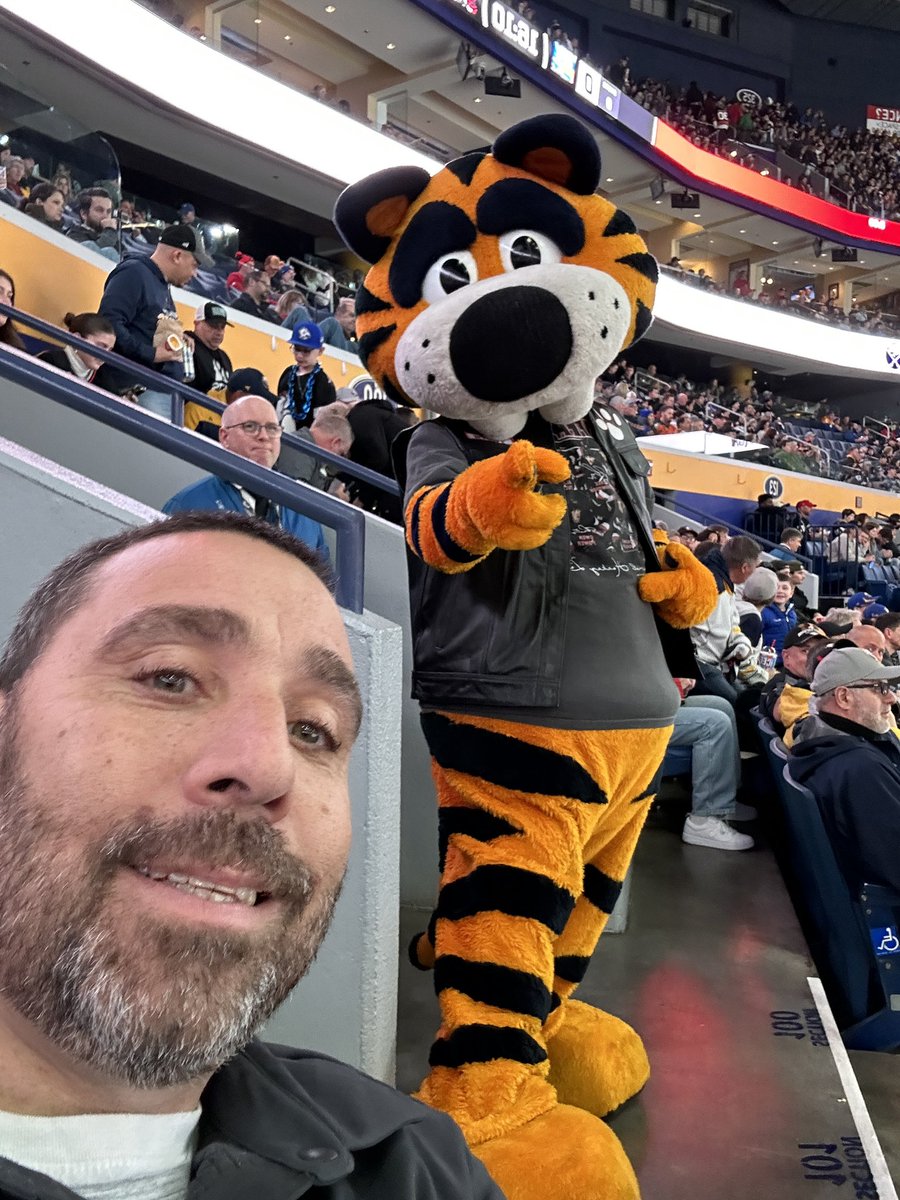 Can I please get security to section 101 <a href="/BuffaloSabres/">y - Buffalo Sabres</a>  <a href="/Sabretooth_NHL/">y - Sabretooth</a>