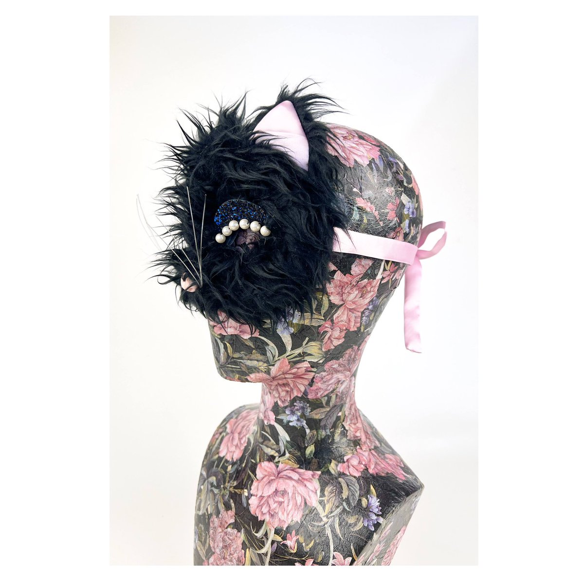 miaulement_news's tweet photo. @shop_cabaret 主催のFREAKSHOWは早くも本当最終日🎪ミヨルメントからはドラァグクイーンメイクのCAT MASKをお届け🐈裏側にはヘアピース用のピンが付いていてヘッドドレスにもなります💋 https://t.co/03dM7QIf2X