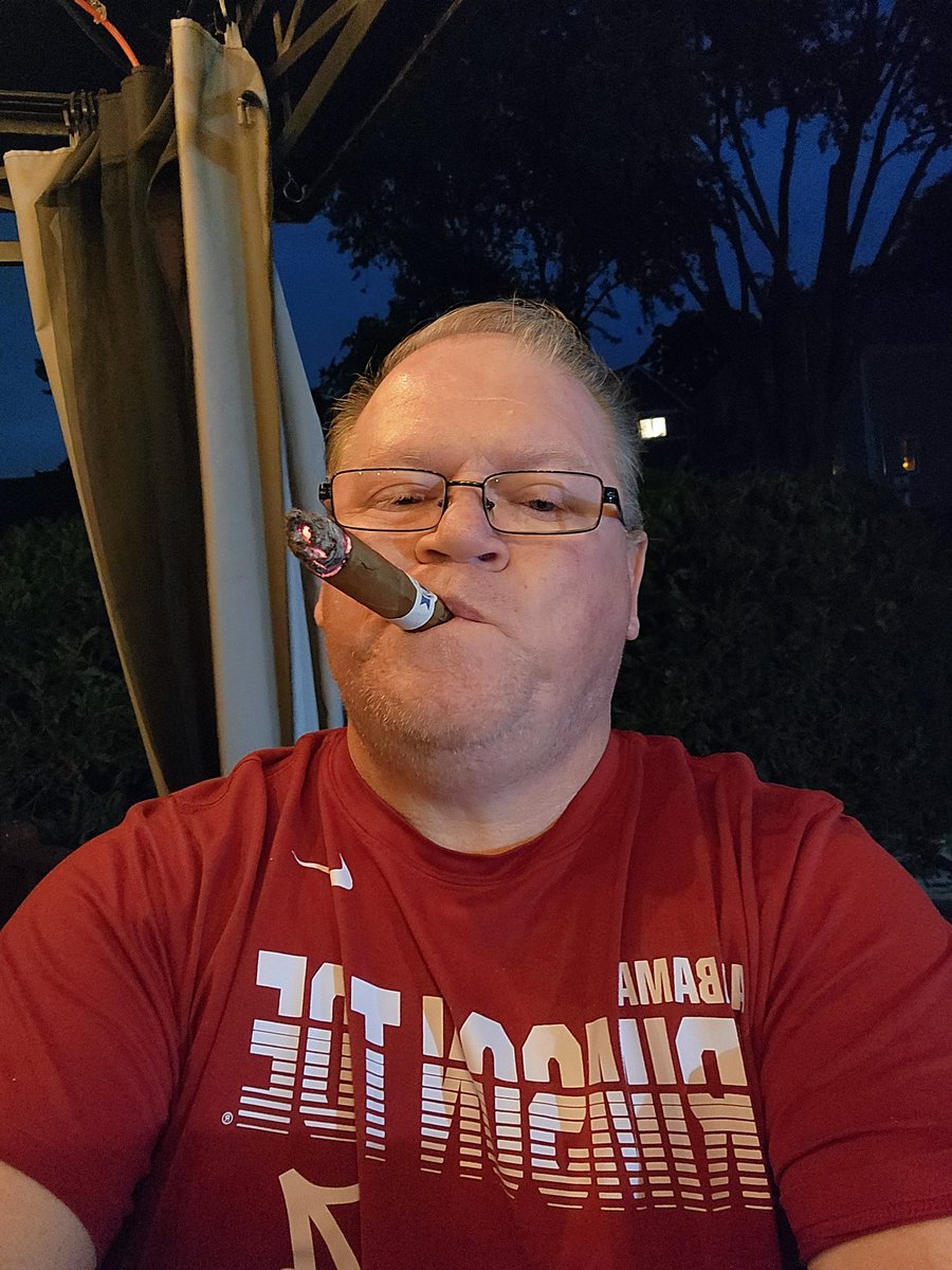 Jim_Boz's tweet photo. @martymush Light one up with us @martymush #RollTide https://t.co/jJSJv3WuWC