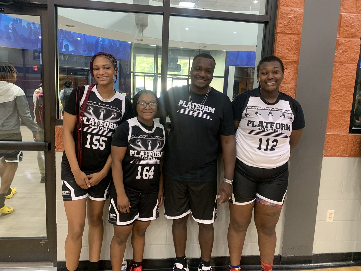 731CoachK901's tweet image. Shoutout to @RachelGriffin05 @MAURYAHJ0NES @WCHRISSY_1 representing the @RCA_GirlsBBall at the @Platformballin a great event tons of talent in the Memphis area! #rcawolves #Wolfpack #packpride #defendtheden