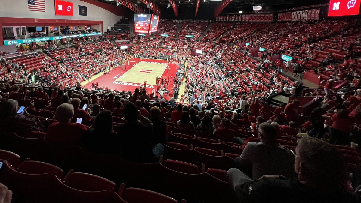 ClaudiaJBohn's tweet photo. Not in our house!!! @HuskerVB #huskers #nebraskavswisconsin #HuskersvsBadgers https://t.co/TpxgERxx7b