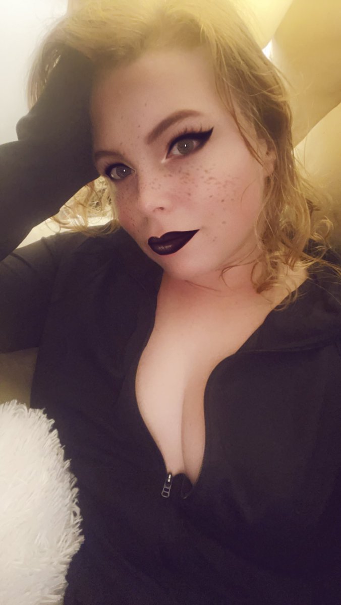 kinkerbell420's tweet photo. Hope you all have a sexy Saturday 

https://t.co/ySUmInEVhz
#sexy #milf #onlyfan #sexysaturday https://t.co/qyry5Nk14T