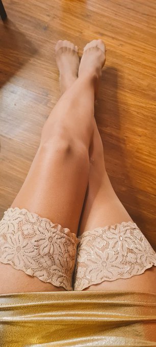 My nylons, my legs,feet All made to fuck your mind. You're weak,horny,addict!! Now spoil and u may worship<a href="/tag/realloyalfans"class="tags"><span>#realloyalfans</span></a>