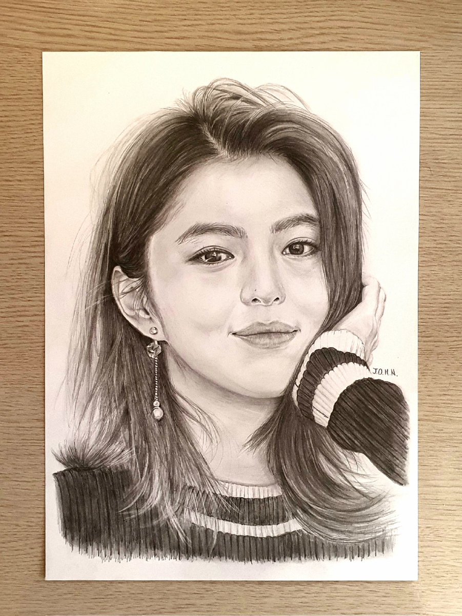 JOHNs_Favorite's tweet photo. 한소희 팬아트🧝‍♀️✍️
#HanSohee #한소희 https://t.co/nG4eVSfBH4