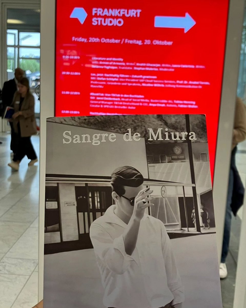 ¿Qué tal nuestras #novedades de viaje en #Frankfurt?
"Epicentro" de <a href="/StiGuerrero/">Sti Guerrero</a>
"El filósofo que quería vivir en Polanco" de <a href="/AlexRodriguezSa/">Alex Rodríguez Santibáñez</a>
"Sangre de Miura" de <a href="/JimenezRCarlos/">Carlos Jiménez :.</a> 
#LibrosDelMarques