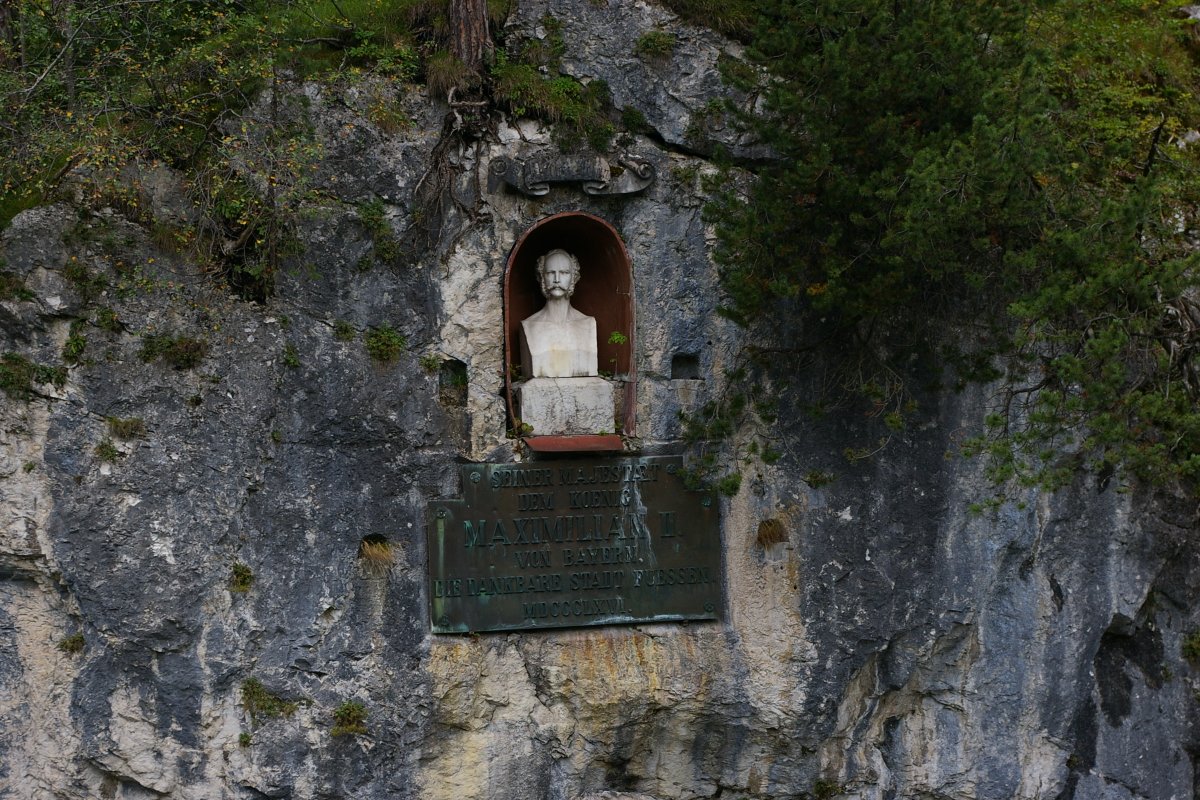 San2CPhoto's tweet photo. Bust of King Maximilian II of Bavaria, Lechklamm, Fuessen, Ostallgaeu, Allgaeu, Bavaria, Germany. Found in the hillside near the Lechfall which was a man-made waterfall created in the 18th century. Taken Sept 3, 2006. #bust #MaximilianII #Bavaria #Lechfall #landscape #photography https://t.co/woyaBmsopY