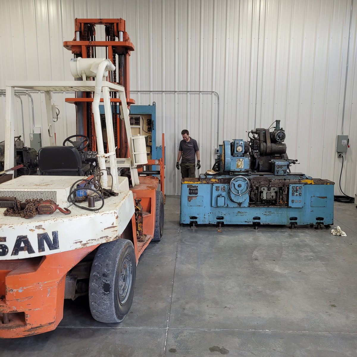 redsqwrl's tweet image. Just picking up and setting down heavy things, with heavier things. #activemind #staychaotic