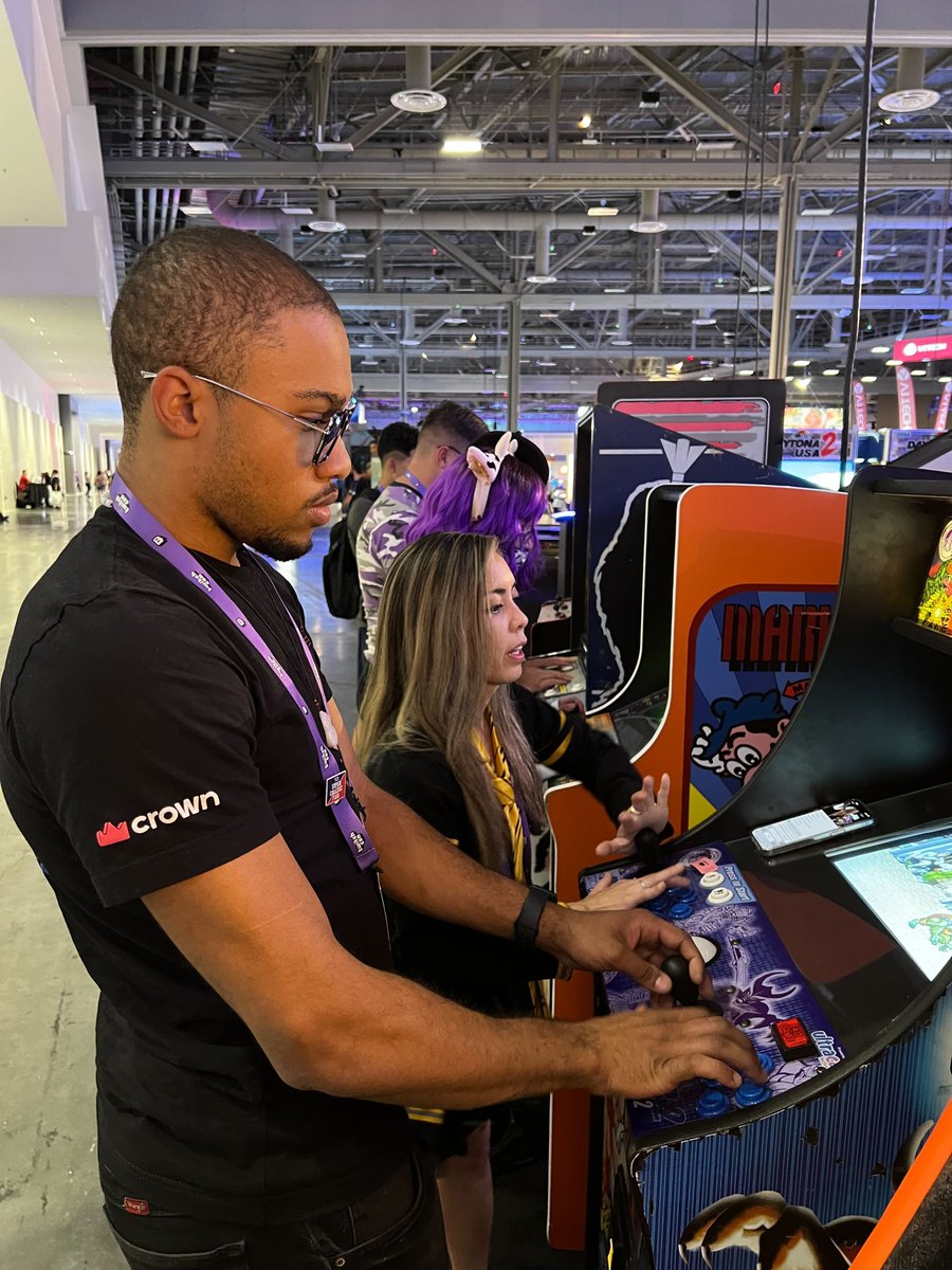 Twitch's tweet photo. Join The Game at the TwitchCon Arcade, brought to you by Crown.👾 
Take in the retro vibes and catch streams with your fav streamers. 
Get a taste of the Arcade from home at https://t.co/aa5Isxnpfs
@crownchannel #CrownPartner https://t.co/LCbLFLnL4z