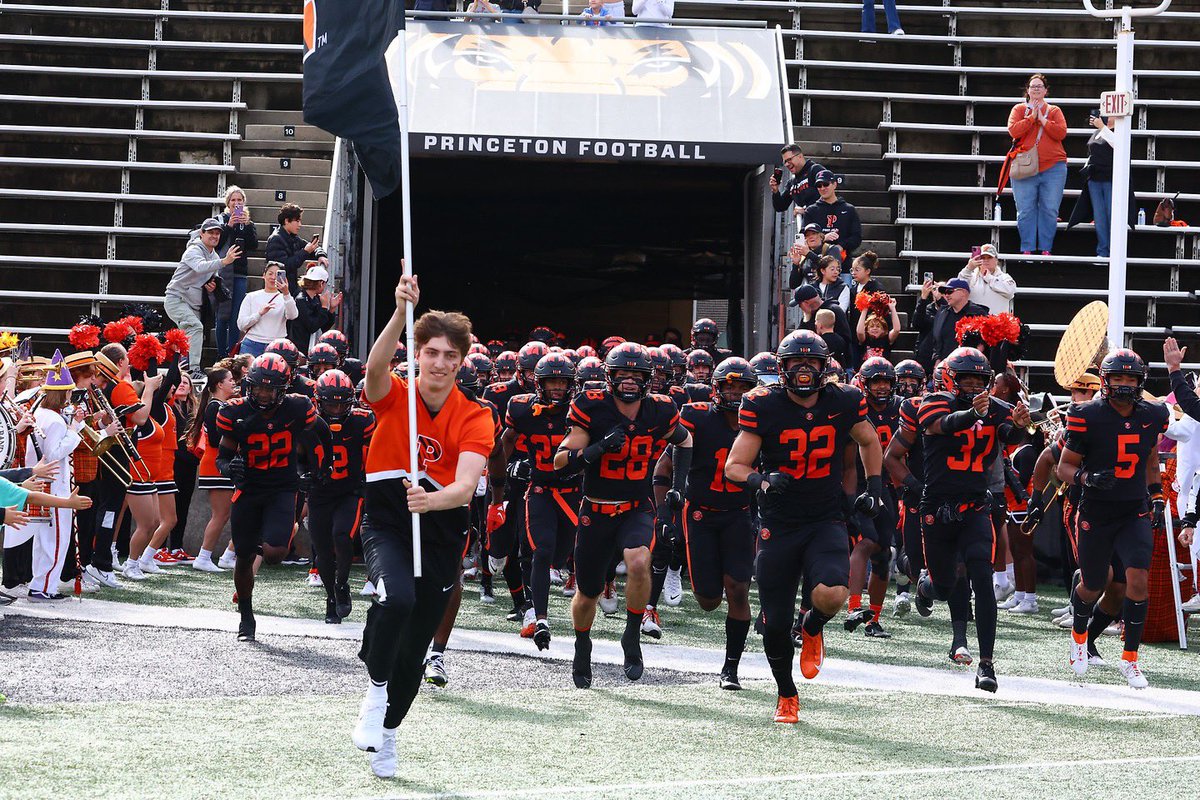 PrincetonFTBL's tweet photo. 📸s from today’s great win over Harvard!

#JUICE 🍊🥤| #BackToTheBest https://t.co/ezwTtT6TeQ