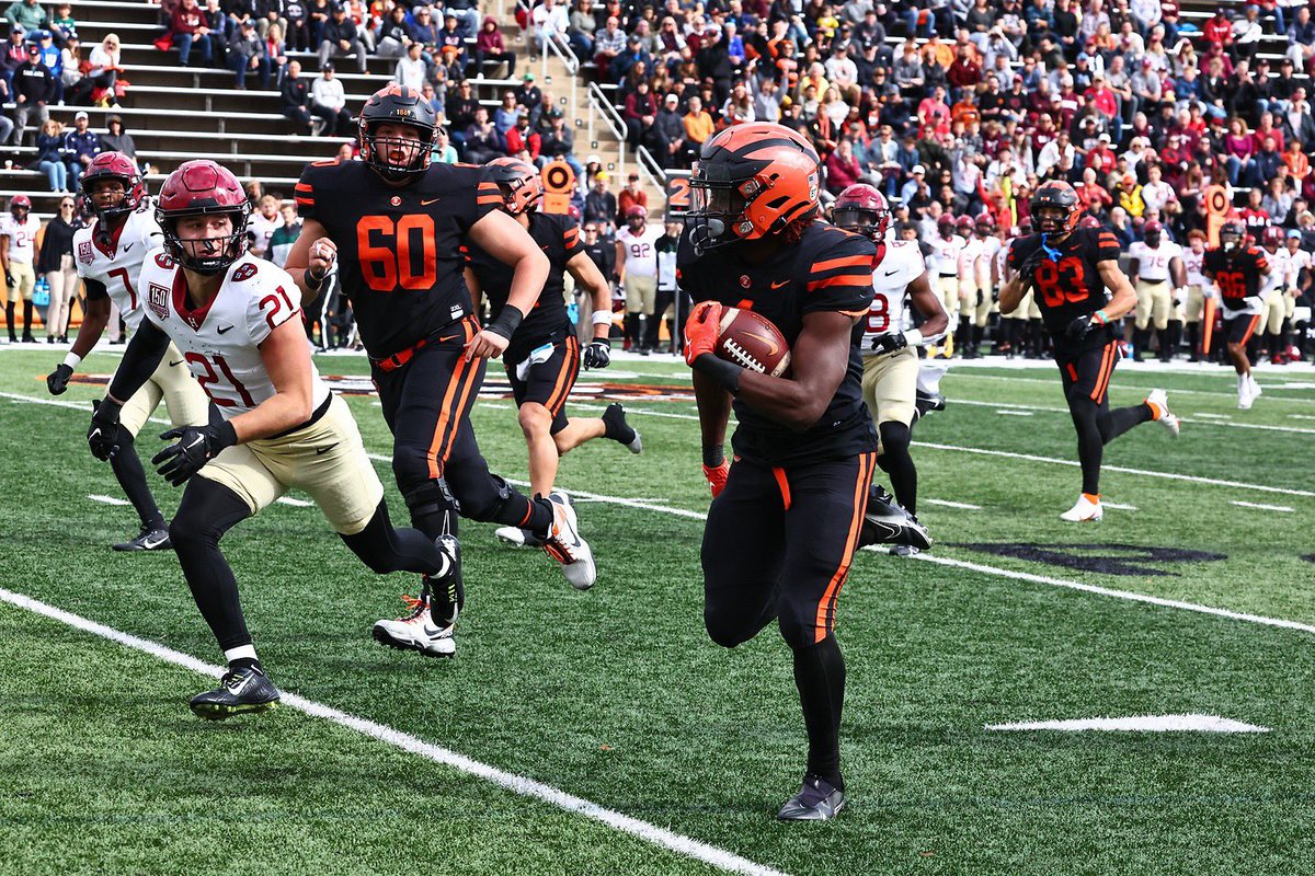 PrincetonFTBL's tweet photo. 📸s from today’s great win over Harvard!

#JUICE 🍊🥤| #BackToTheBest https://t.co/ezwTtT6TeQ