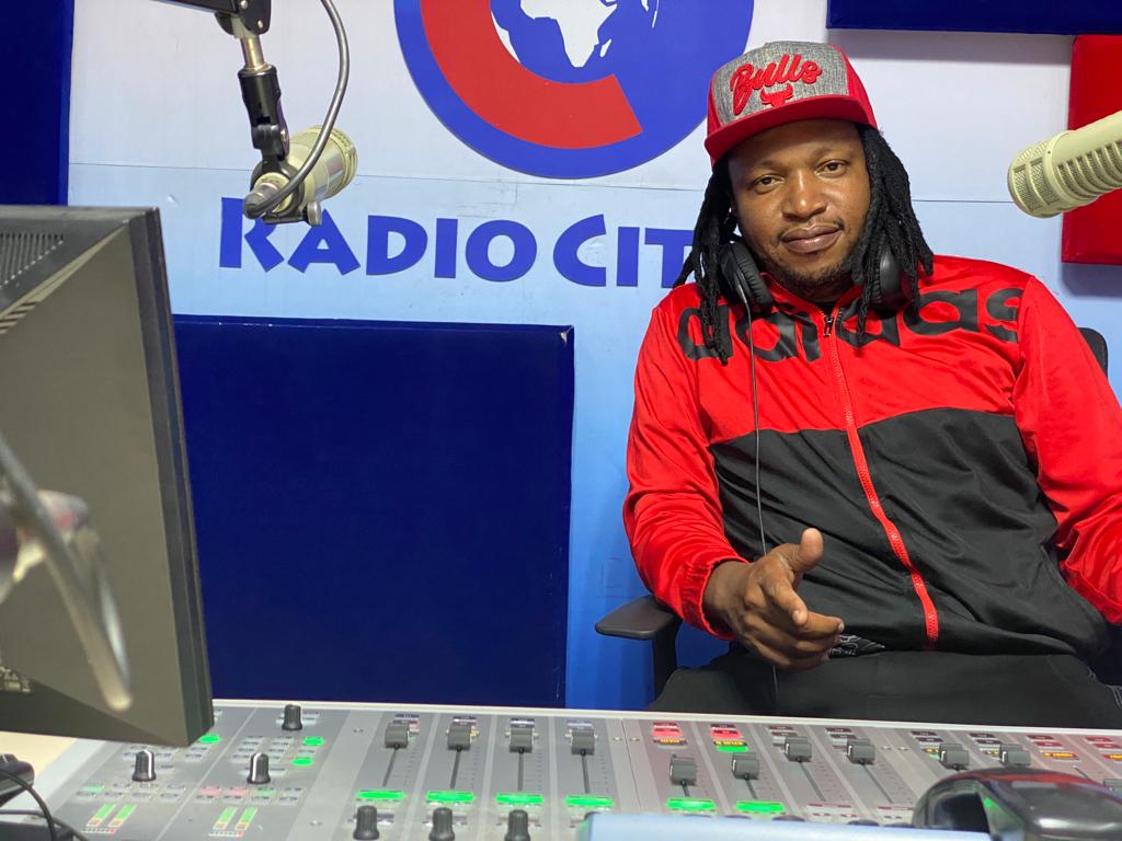 Lock it up Radio Citizen FM #RadioNumberOne #UsikuSacco
#TheReggaeBrothers JAH LOVE.