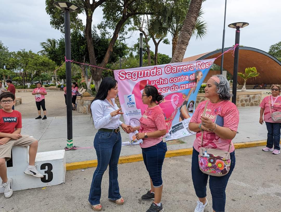 BrianMijangos86's tweet photo. En el marco del mes rosa, mi esposa @sianason fue invitada a premiar a las ganadoras de la 2da Carrera por la Lucha Contra el Cáncer de Mama, organizada por el "Grupo Un Reto por la Vida".

#SalinaCruzEstaParaCosasGrandes https://t.co/GXRu989sOt