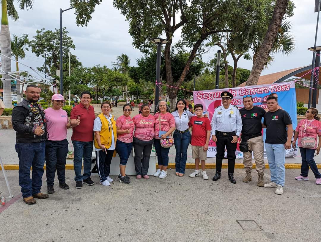 BrianMijangos86's tweet photo. En el marco del mes rosa, mi esposa @sianason fue invitada a premiar a las ganadoras de la 2da Carrera por la Lucha Contra el Cáncer de Mama, organizada por el "Grupo Un Reto por la Vida".

#SalinaCruzEstaParaCosasGrandes https://t.co/GXRu989sOt