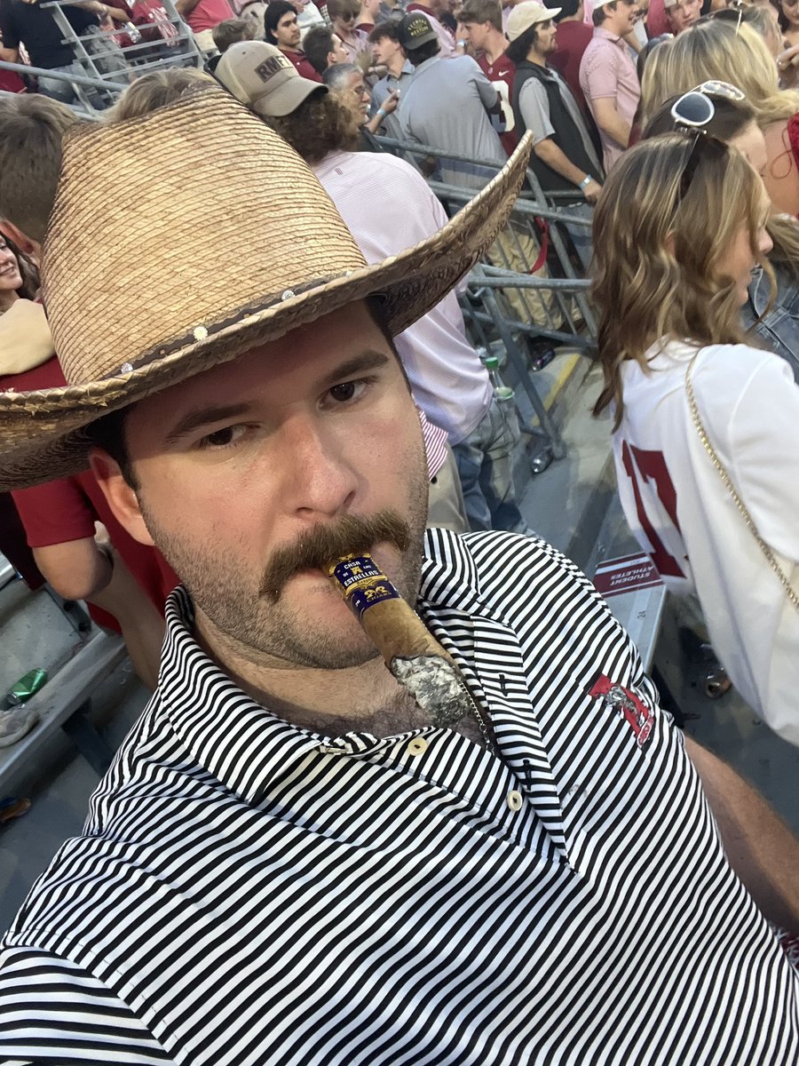 jgardnerphd's tweet photo. @irbransmom JD smoking his “Luke” cigar for Fluff! https://t.co/BpZK2QeVeL