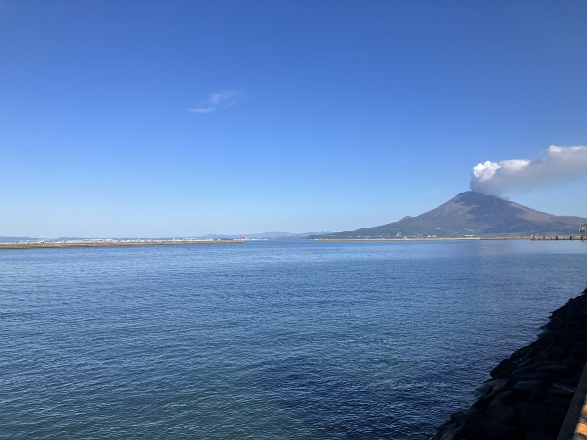 早朝3時出発
片道1時間30分
時合一瞬
隣の人釣れてる（大きそう）
自分釣れない

これだからやめられないぜ（錯乱）🙄