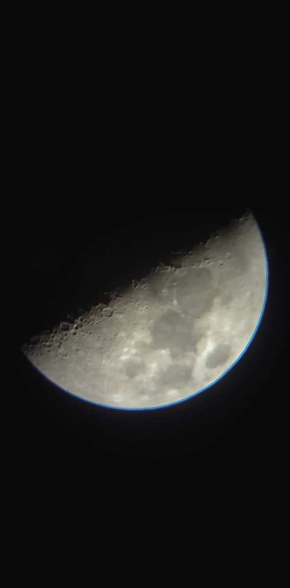 aditiam15's tweet photo. Today is observe the moon night. The moon is also in its first quarter phase wich is one of the best phases to observe all the craters 🌗 #moon  #ObserveTheMoon https://t.co/3u9cXZ2iaj