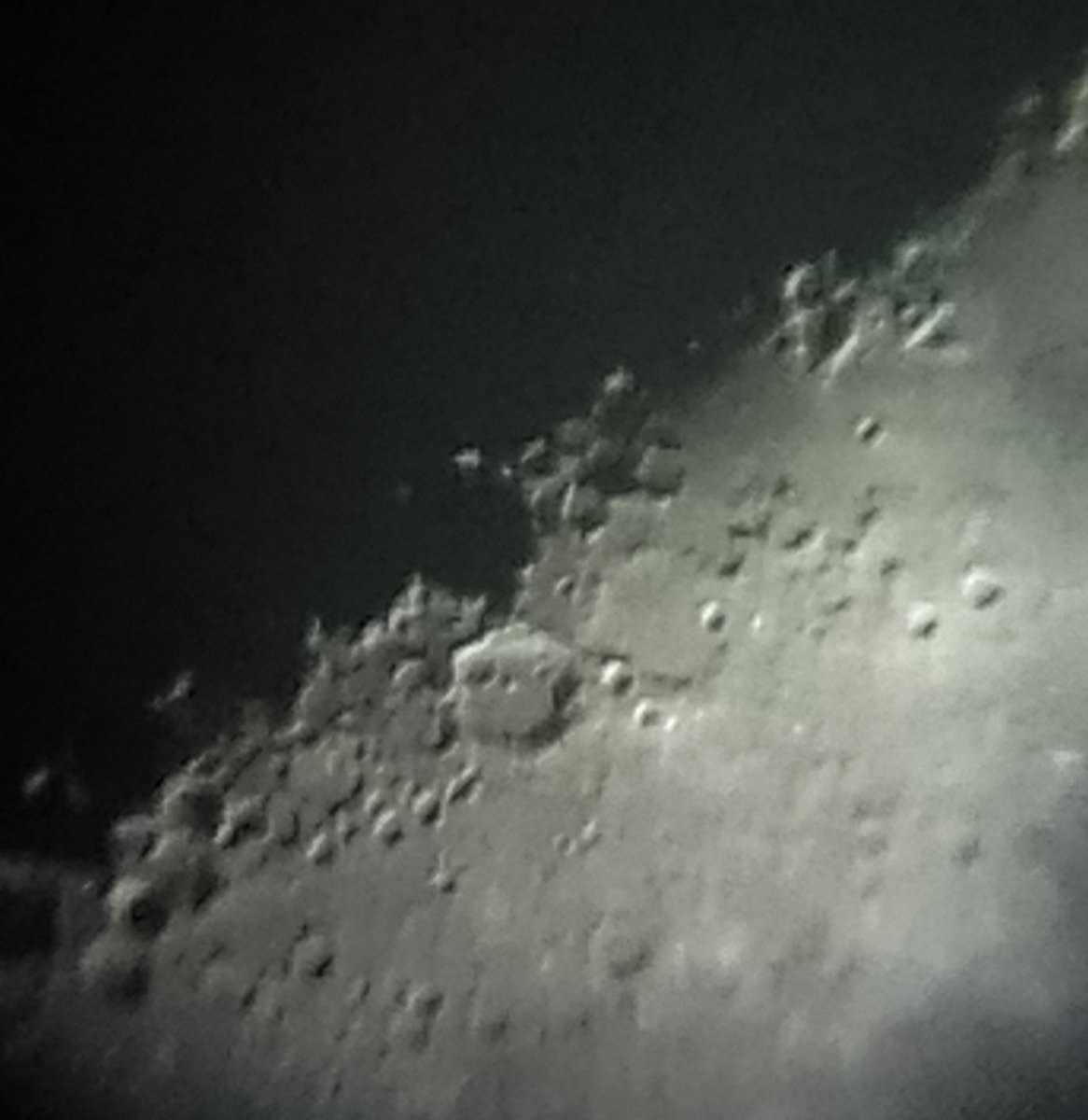 aditiam15's tweet photo. Today is observe the moon night. The moon is also in its first quarter phase wich is one of the best phases to observe all the craters 🌗 #moon  #ObserveTheMoon https://t.co/3u9cXZ2iaj
