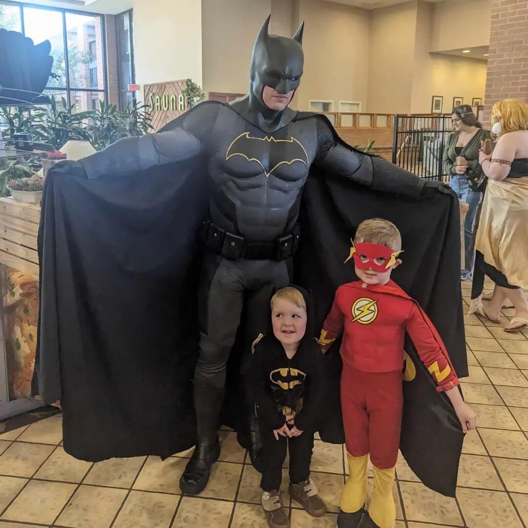 @clarksvillecomiccon #clarksvilletn #clarksvilletennessee #batman #batmancosplayer #batmancosplay #cosplay #cosplayer #batmancostume #clarksvillecomiccon #clarksvillecon #batmancosplays