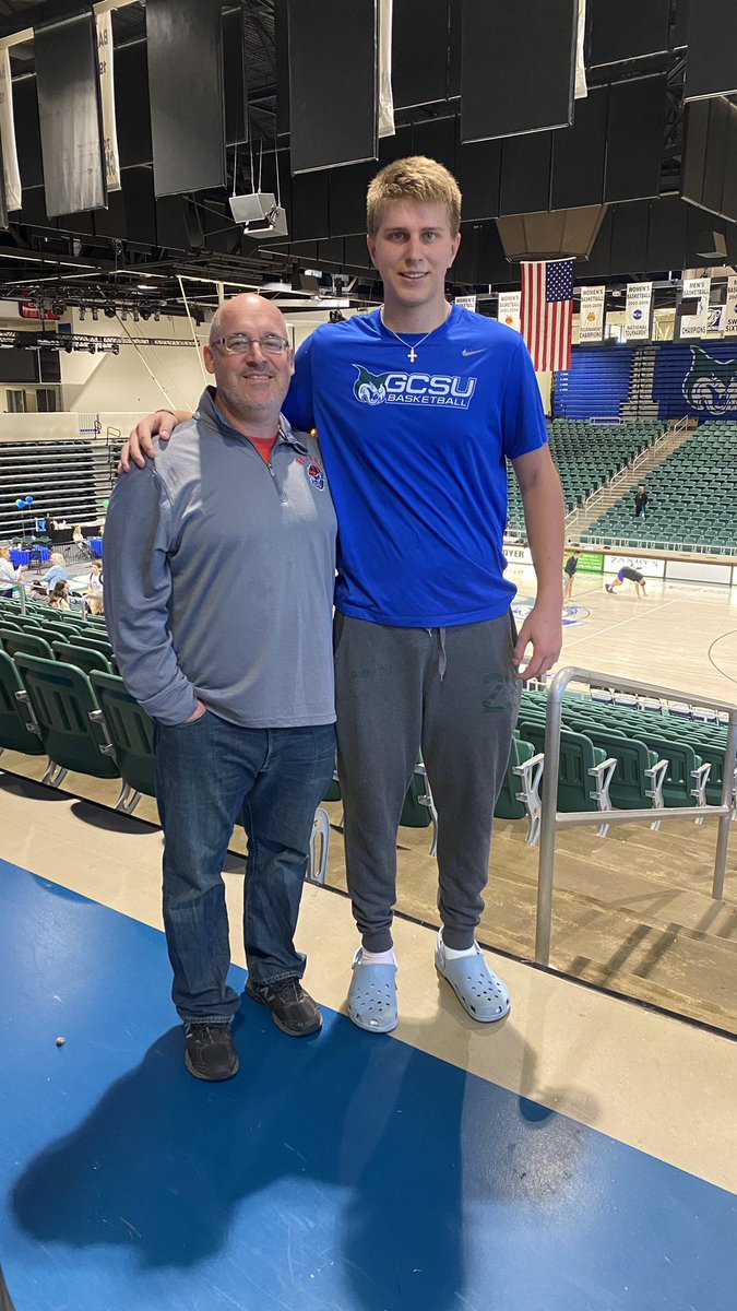 Enjoyed seeing <a href="/JakeMooney300/">Jake Mooney</a> back on the court today! Best of luck this season! Praying for you daily. 🙏