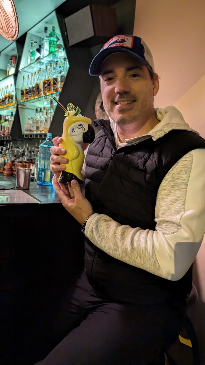 fredgrenier12's tweet photo. L’extrême droite qui menace les perroquets. #saveparrots @jhamel https://t.co/OQ06AKGaEY