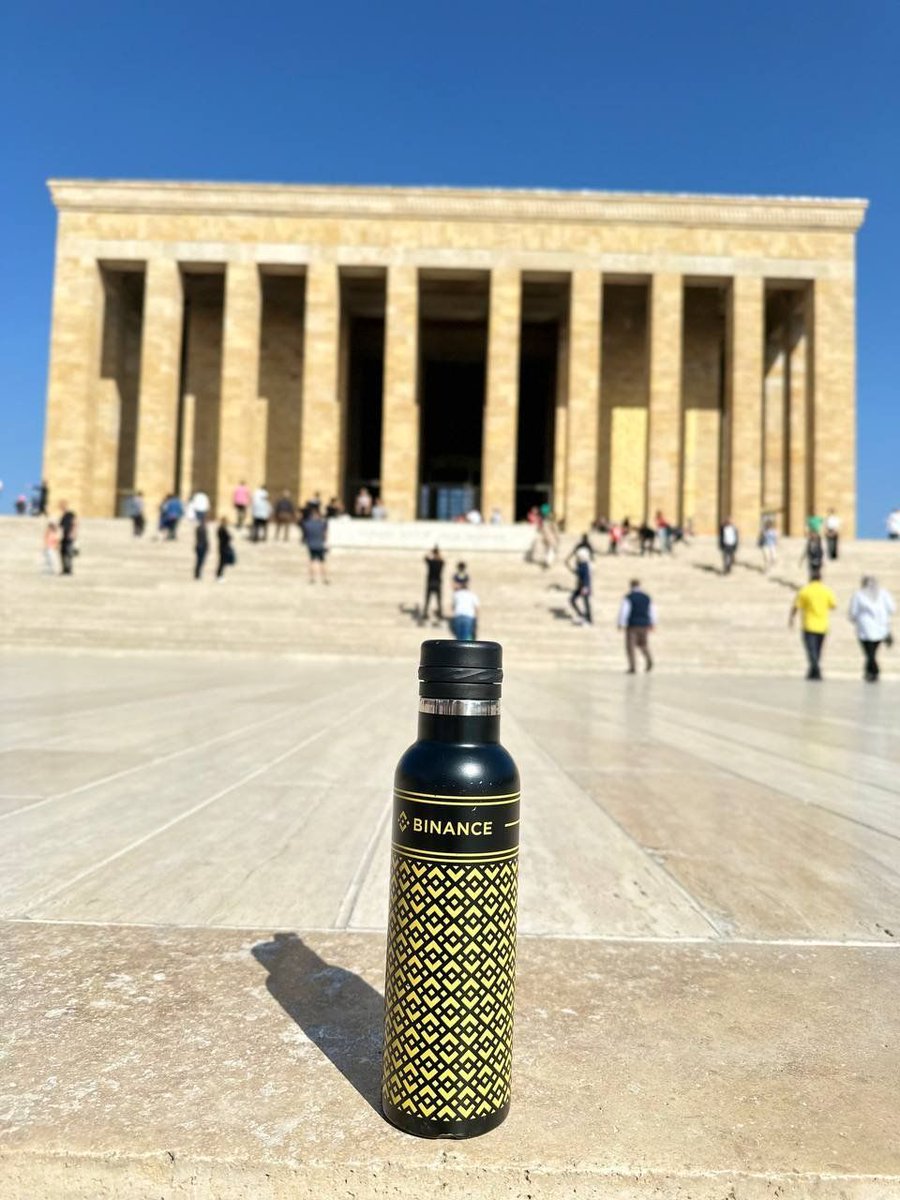 binance's tweet photo. Weekend exploring with the #Binance hydrator.

📸 @BinanceDeaf https://t.co/VBXRcy9kSB