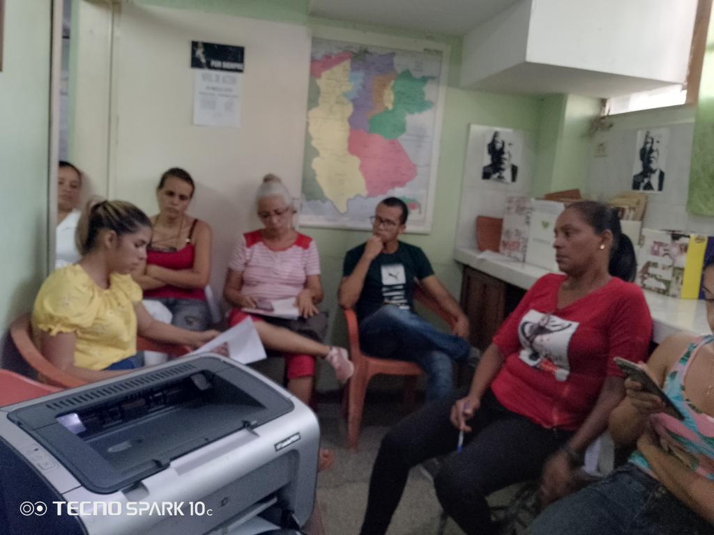 <a href="/AsicLinoMaradei/">ASIC Lino Maradei</a> Me mantengo firme  #FidelPorSiempre 
 “la educación de los cuadros será la tarea más importante que los partidos revolucionarios deberán dominar. No habrá jamás soluciones fáciles...
<a href="/Murezuy/">LV juan</a> 
<a href="/Adela87793657/">@Adela</a> 
<a href="/Cubacooperabol2/">Brigada Médica 🇨🇺 Bolívar🇻🇪</a> 
<a href="/yilianpg96/">Yilian Perez</a> 
<a href="/moraydis41362/">Moraydis Ramires</a>
<a href="/Adela8/">Adela Sasu 2</a>
