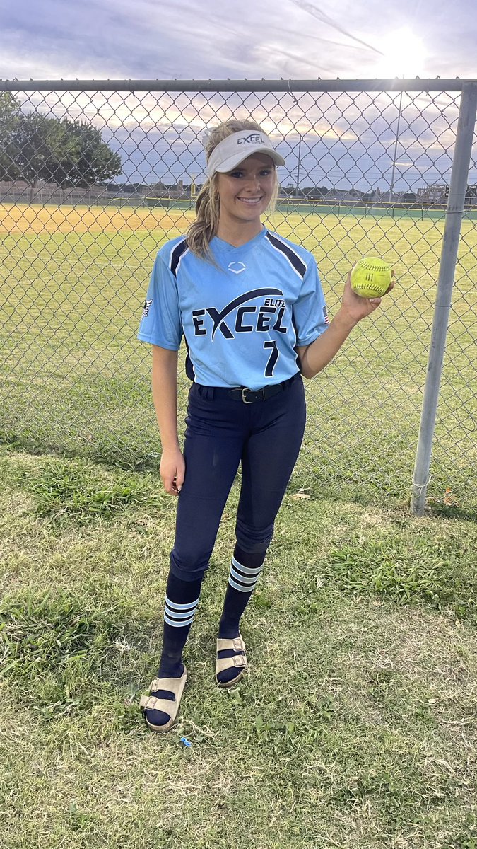 chanleykymber's tweet photo. Tough loss in the for our last game today but first homerun of the season!! Bracket starts tomorrow! https://t.co/RiRYs1oGsc