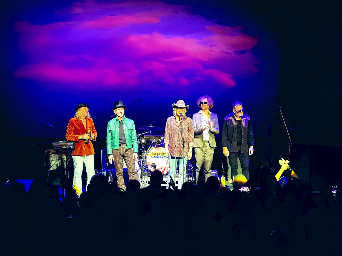 @MickPuck @PAULBROWNAP63 @WaterboysMusic @GLiveGuildford. This what a band at the top of their game look and sound like. Barnstorming performance and grooves a plenty.  Please don’t stop.