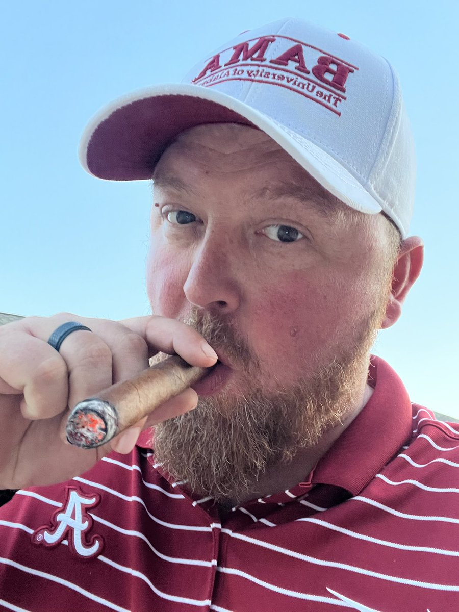 DirtyDave07's tweet photo. ROLL MOTHER FU**ING TIDE! #UTvBama #BAMA https://t.co/6S0VEU0Zj5
