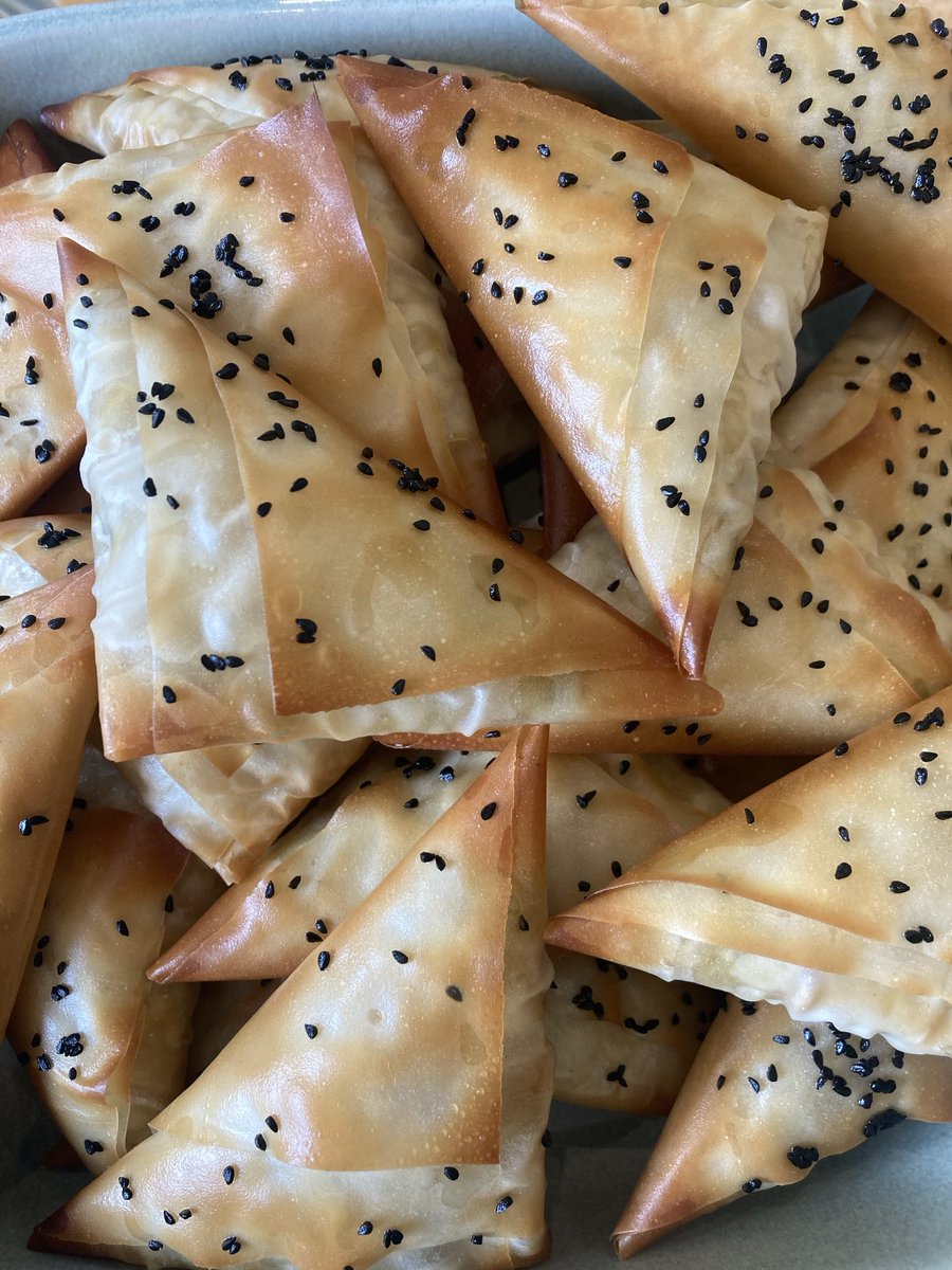 LouBcakes's tweet image. #Party food #vegetable #samosas #curried #beef #sausagerolls #trifle
