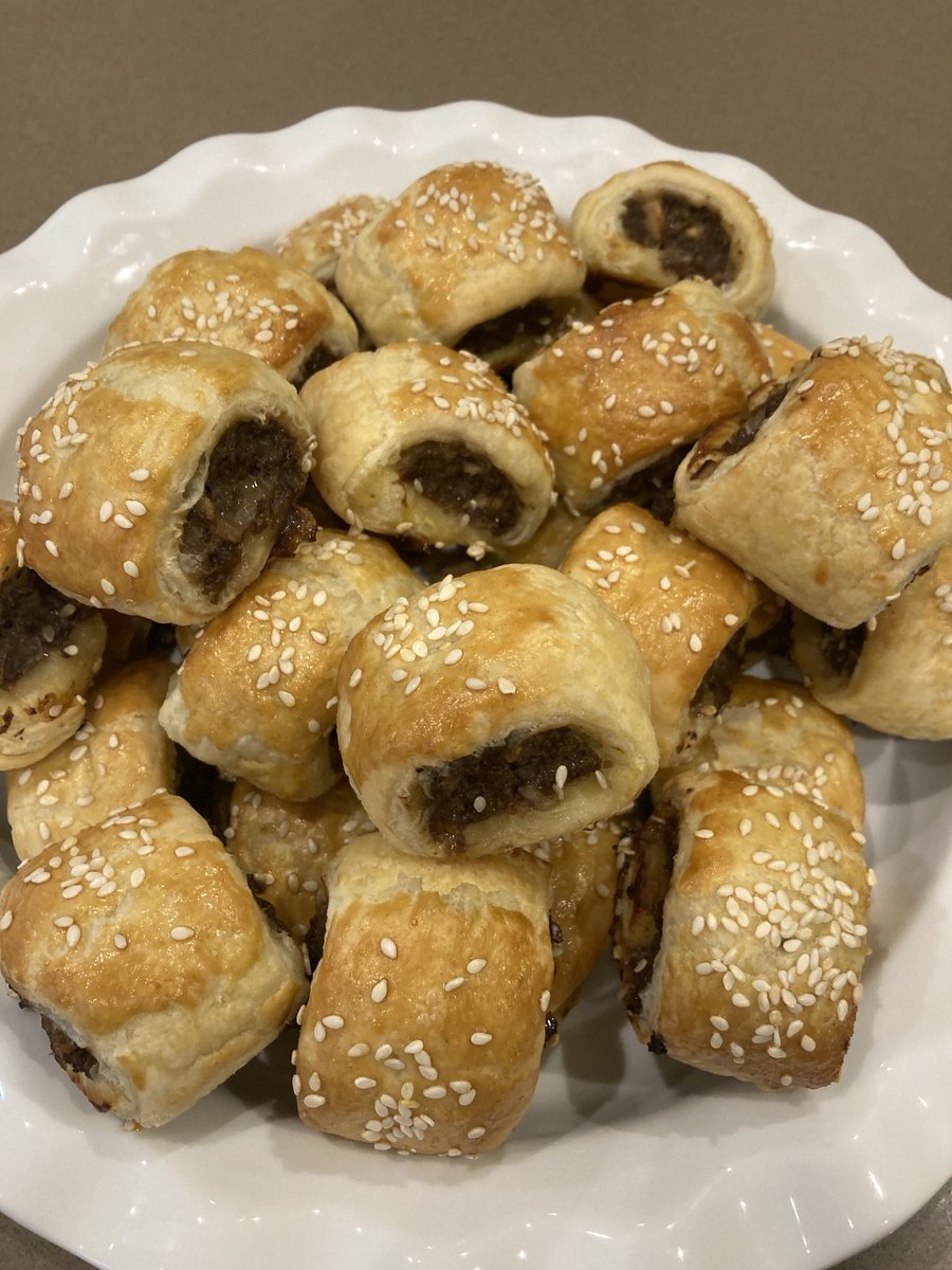 LouBcakes's tweet image. #Party food #vegetable #samosas #curried #beef #sausagerolls #trifle