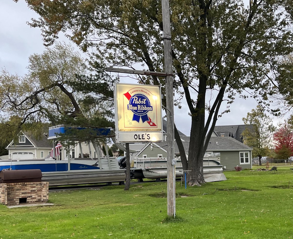 DivesOfWI's tweet photo. Ole’s Tap
Summit, WI
#divesofwi #divebar #olestap #wisconsin #summitwi https://t.co/VOqoNpJbOf