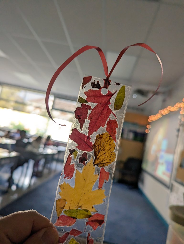 I was inspired this week to create @LMazzarelloOCSB 's nature bracelets with my class.  With our reading buddies, we created beautiful bracelets. Grade 6s helped add an additional piece of tape to create nature bookmarks.❤️. #ocsbarts  <a href="/StEmilyOCSB/">St. Emily School</a>