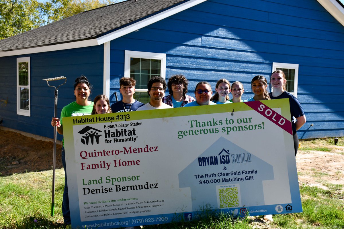 BryanISD's tweet photo. On Friday, during their Fall Break, the #BryanHighSchool #StudentAmbassadors & their sponsors spent the day working at the https://t.co/ywYwZVhKis house! We love seeing how involved our students have been in this project, which is a partnership with @habitatbcs!
#BryanProud https://t.co/u66HSha3AG