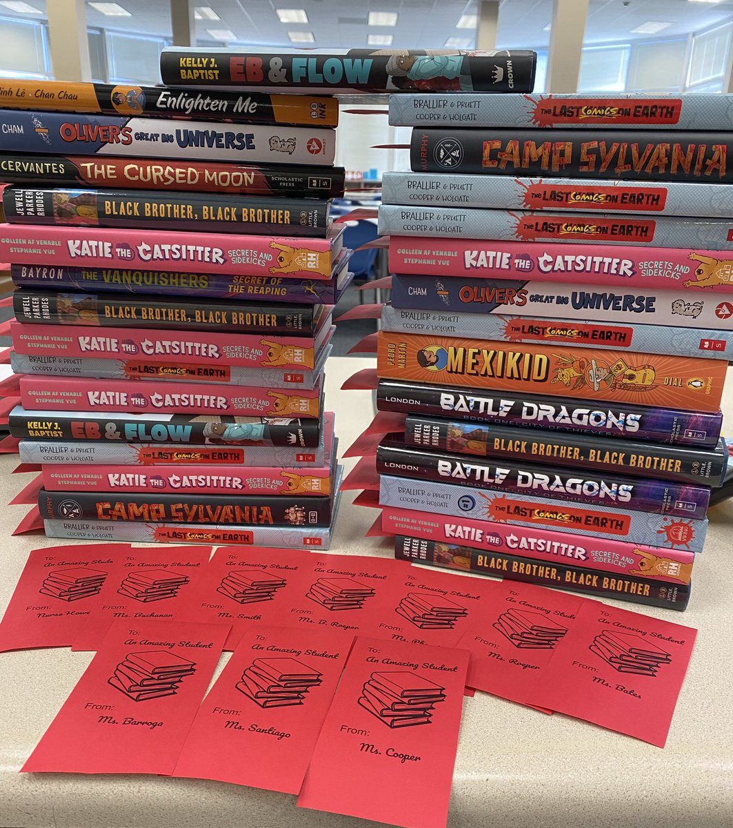Roeper_ILS's tweet photo. Thank you @hsantiago1617, Ms. Barroga, Ms. Howard, @akhill91, Ms. Smith, @cindygb99, Ms. Russell, @mcooper313, Ms. Phoenix, and my family for making sure each kid had one to get signed! ✍🏽 And thank you @MrsHamlett501, @ILS_Cooper, Ms. Phoenix, & Ms. Ramirez for chaperoning! 📚😍 https://t.co/6CARAtGDgw