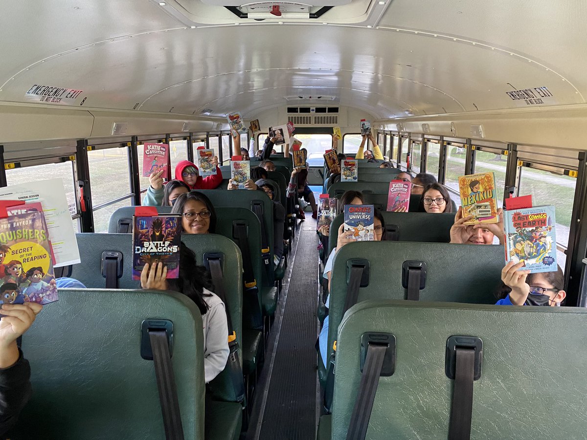 Roeper_ILS's tweet photo. Thank you @hsantiago1617, Ms. Barroga, Ms. Howard, @akhill91, Ms. Smith, @cindygb99, Ms. Russell, @mcooper313, Ms. Phoenix, and my family for making sure each kid had one to get signed! ✍🏽 And thank you @MrsHamlett501, @ILS_Cooper, Ms. Phoenix, & Ms. Ramirez for chaperoning! 📚😍 https://t.co/6CARAtGDgw