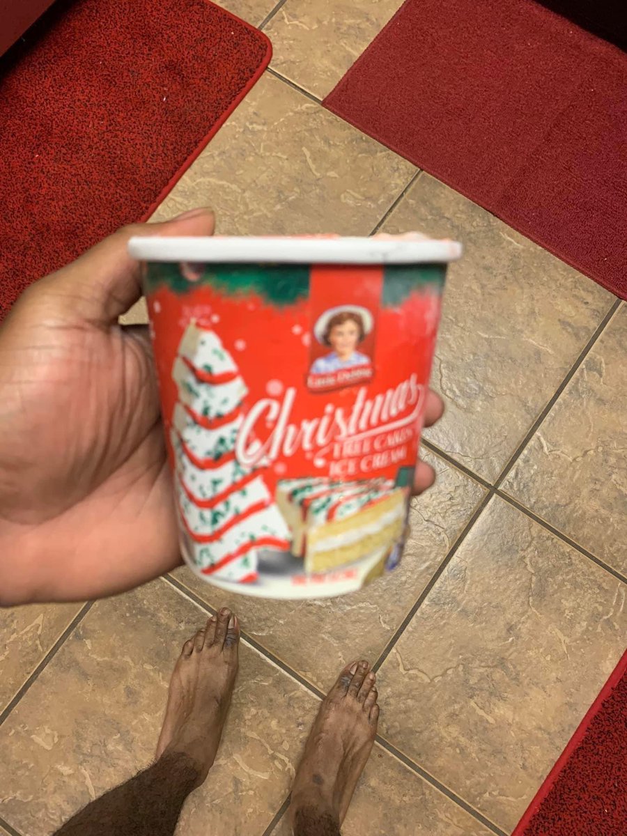 yanlevai's tweet photo. se hacerca  la Navidad  y el frío en Cuba 

quien quiere  helado ? https://t.co/9u2dQYoSN9