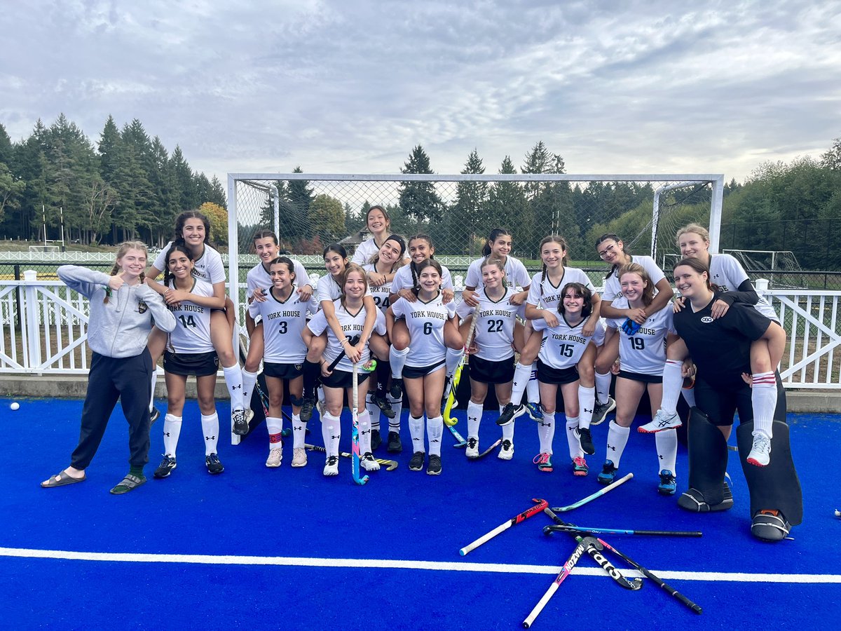 nikdcww's tweet photo. YHS Senior Field Hockey 🏑 Tigers 🐯 - Epic final match and a goal in the dying seconds to win 3-2 and become Senior ISA Champions 🏆 Proud to coach this group of spirited and hard working Yorkies who have such a love of the game!   #believe #letsroarloud https://t.co/pNVK9COwd5