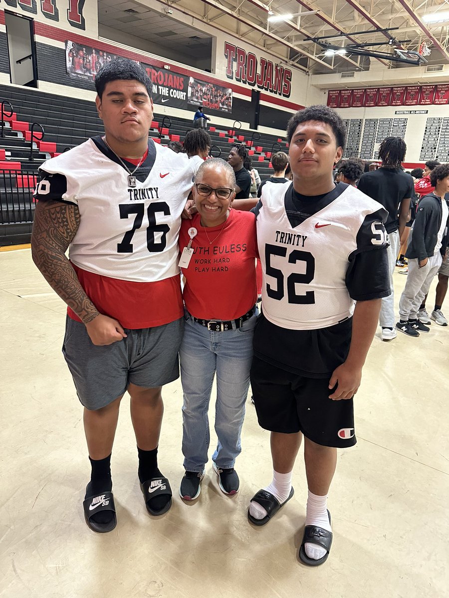 Seeing my former students truly makes my day! I am honored to be their elementary school principal! #MyWhy #ProudPrincipal <a href="/hebisd/">HEB ISD</a> <a href="/SouthEulessHEB/">South Euless Elem.</a>
