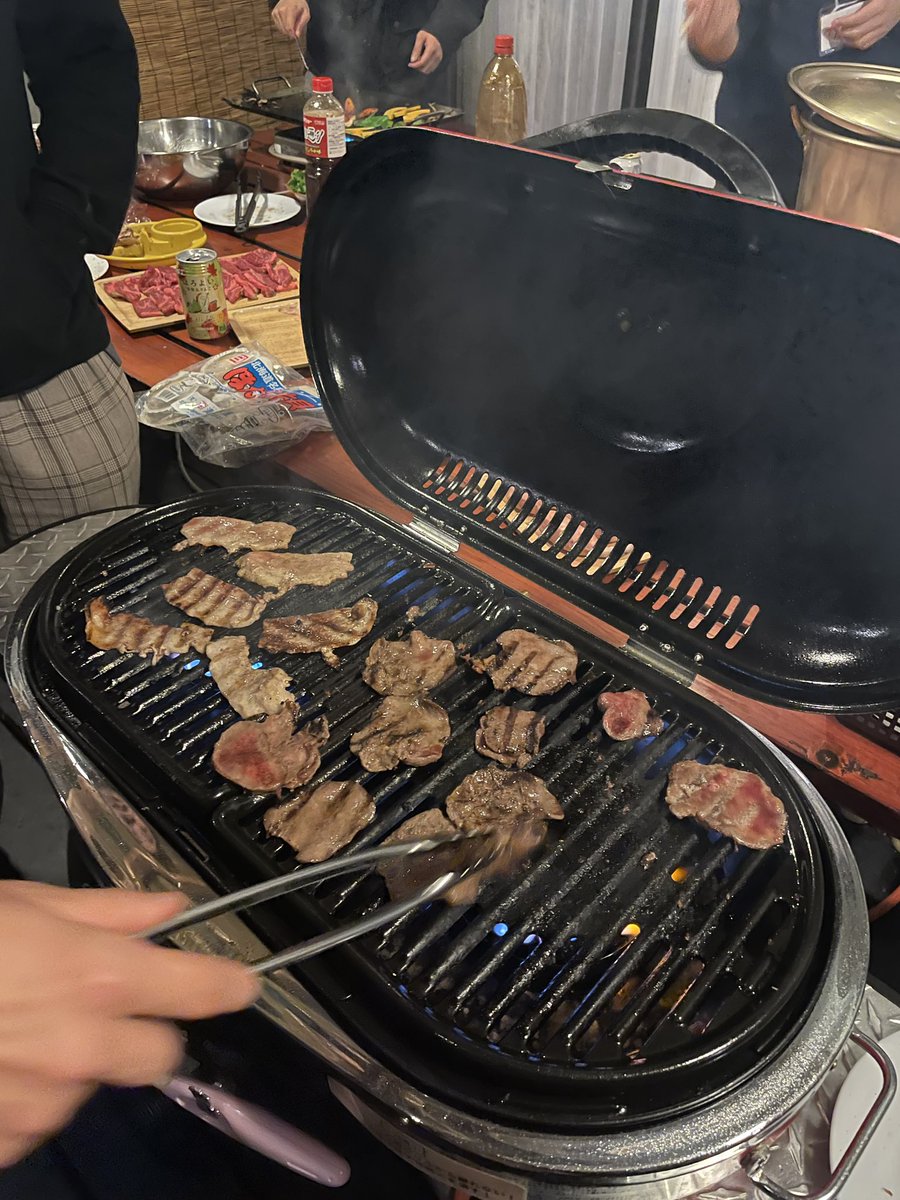 p8eks's tweet image. 1年ぶりの河口湖！
みんなで語りながらのBBQ、最高すぎた🍖

#秋の河口湖によっちゃばれ〜
#ヒガシダ・ファミリア
#TABIPPO学生支部