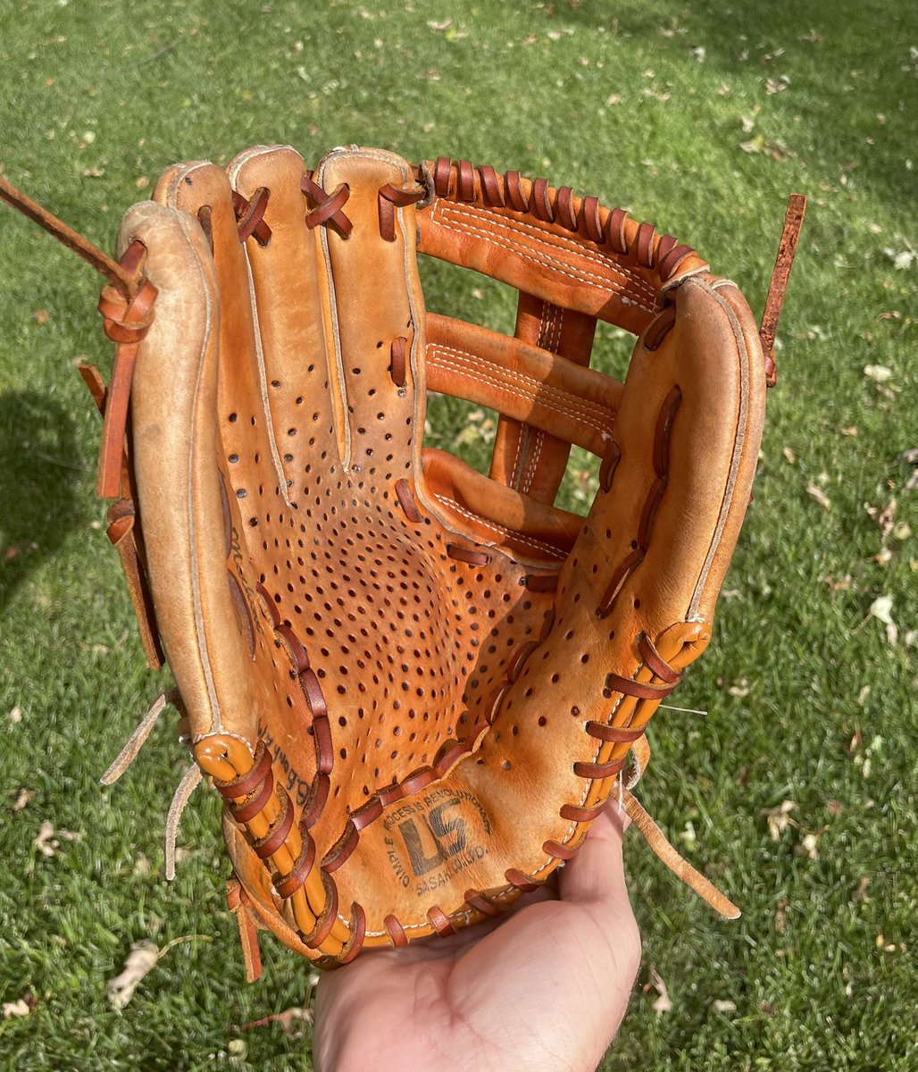 MWGloveWorks's tweet photo. Complete rehab of this U&S USG-50 (@sskbaseballshop) for Bryan Bonham. Leather color is Japan Tan from @buyfastpitchgloves and cleaned and conditioned using @ballplayersbalm #gLOVE #SSK #relacedontreplace #vintage https://t.co/vnm8lZ4H6h